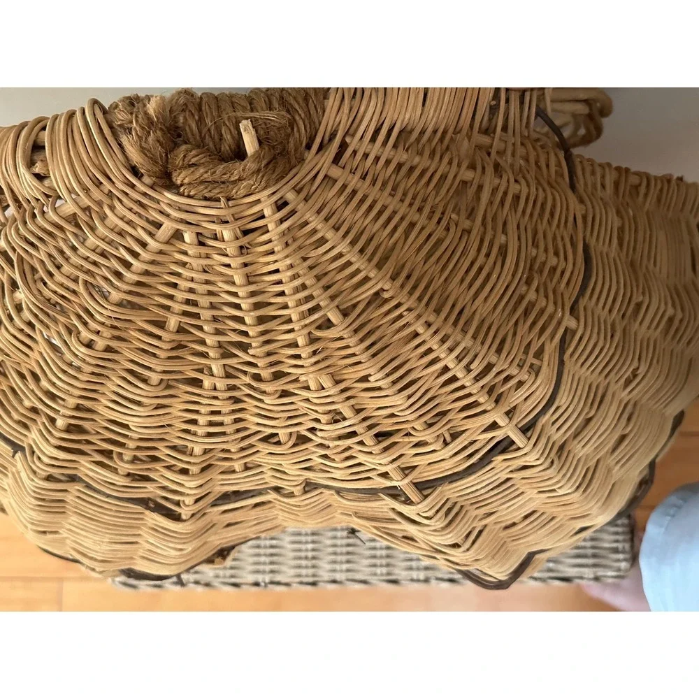 Lg Vtg Handwoven Wicker Gathering Buttock Basket Primitive Egg Farmhouse Decor